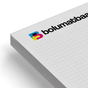 Logolu bloknot baskı – kareli sayfa ve logo detayı